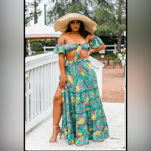 Vibrant Floral Off-Shoulder Maxi Dress - Picture 2 of 2